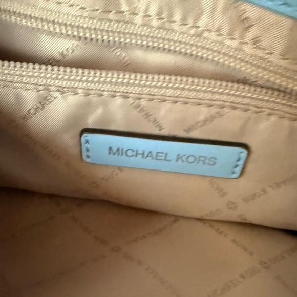 Michael Kors Teagan Large Pebbled shoulder bag - Picture 7 of 8
